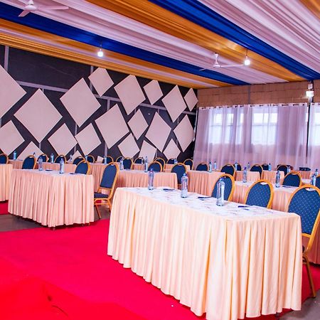 Buraha Zenoni Hotel And Resort Накуру Екстер'єр фото