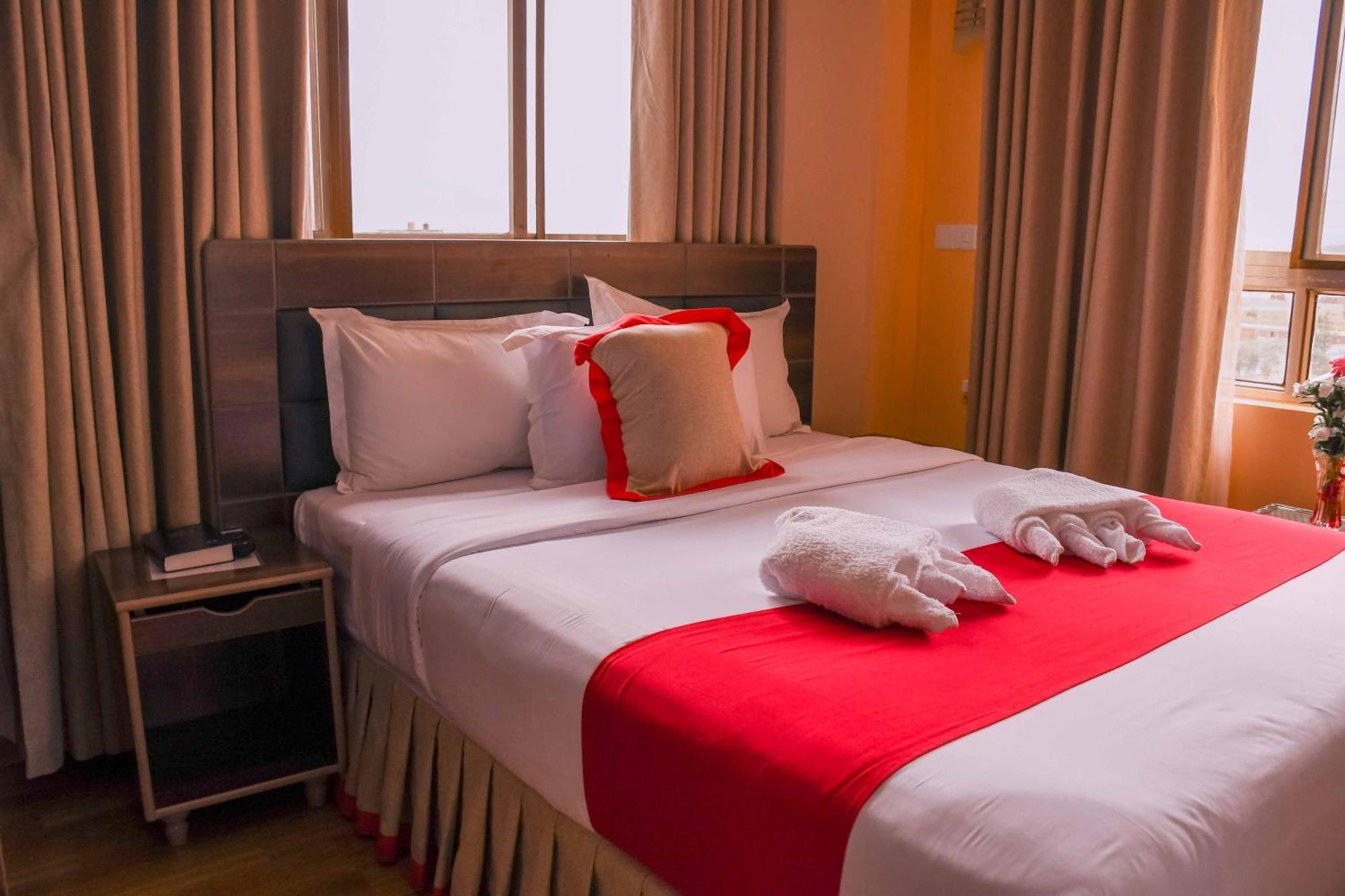 Buraha Zenoni Hotel And Resort Накуру Екстер'єр фото