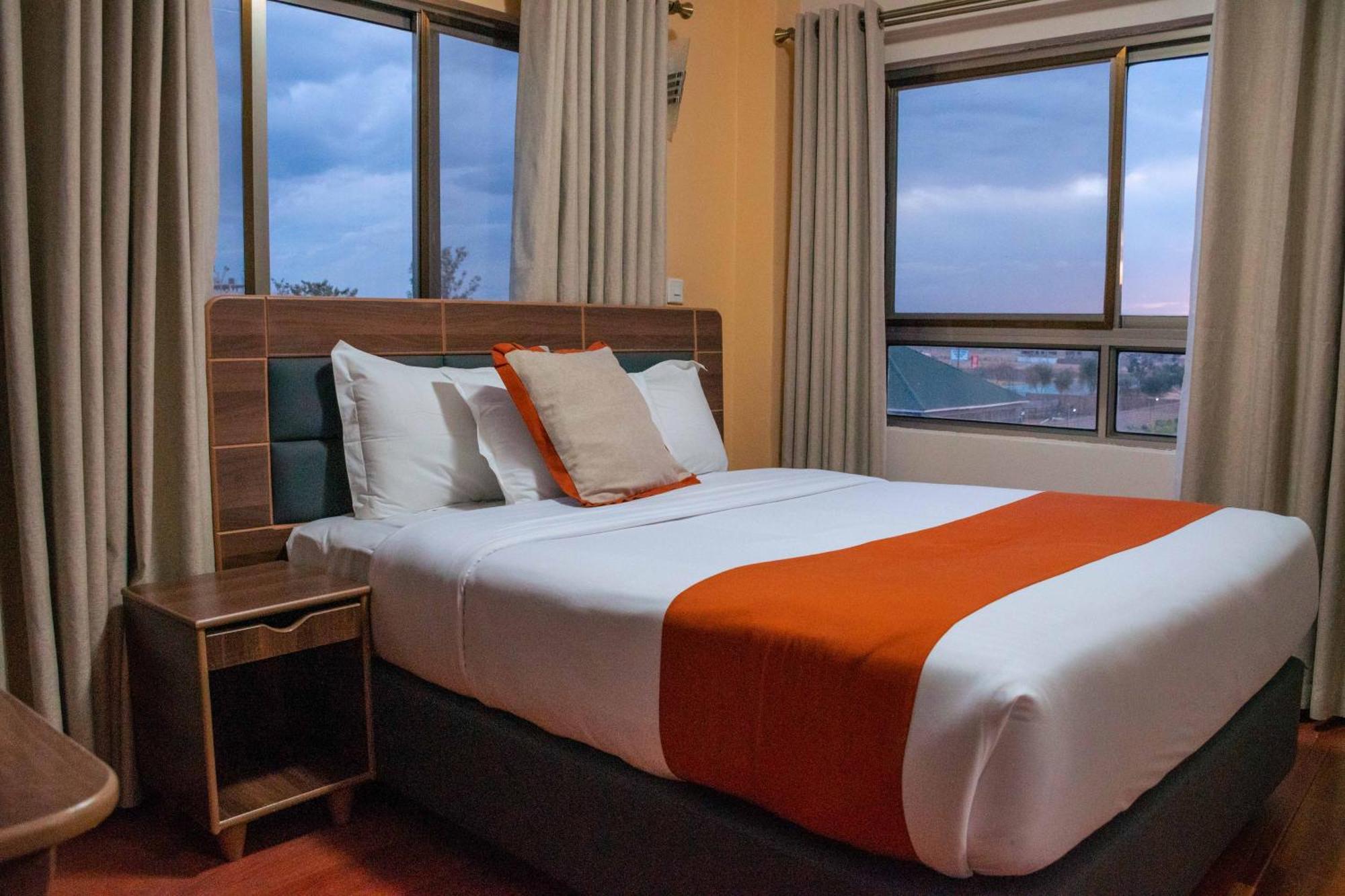 Buraha Zenoni Hotel And Resort Накуру Екстер'єр фото