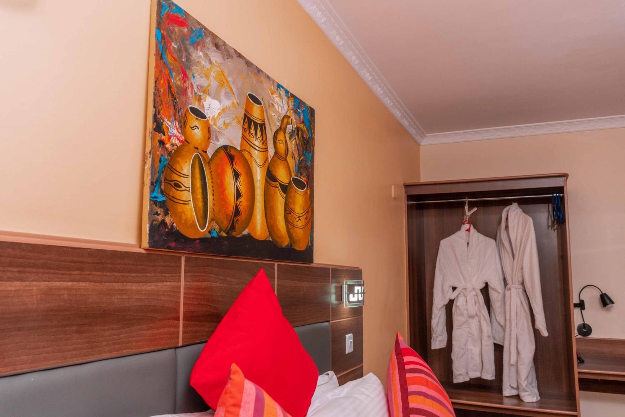 Buraha Zenoni Hotel And Resort Накуру Екстер'єр фото