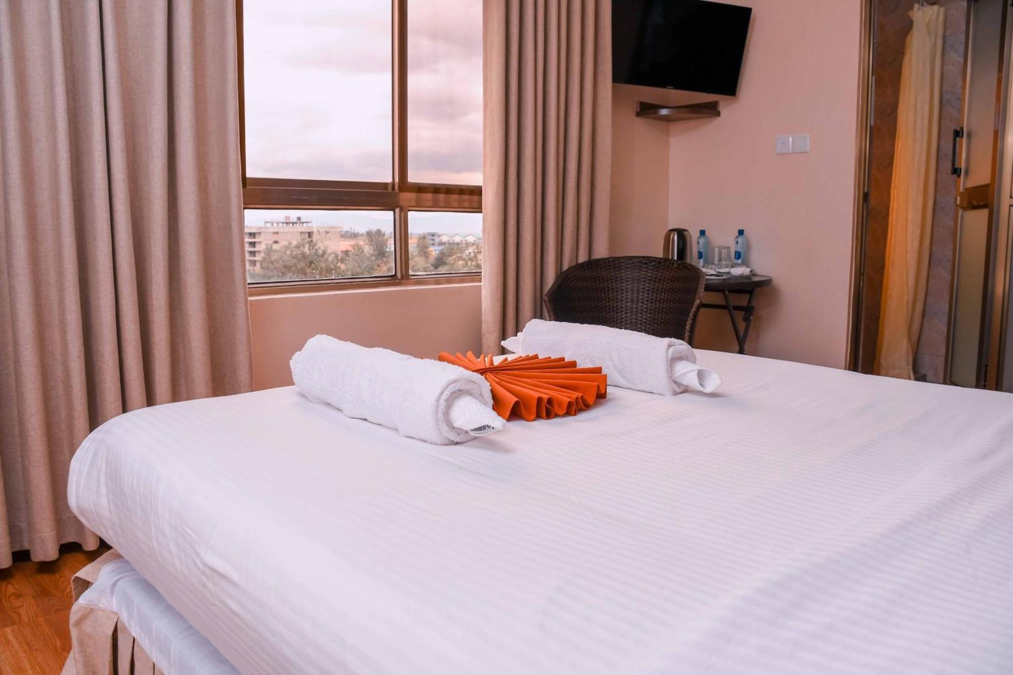 Buraha Zenoni Hotel And Resort Накуру Екстер'єр фото