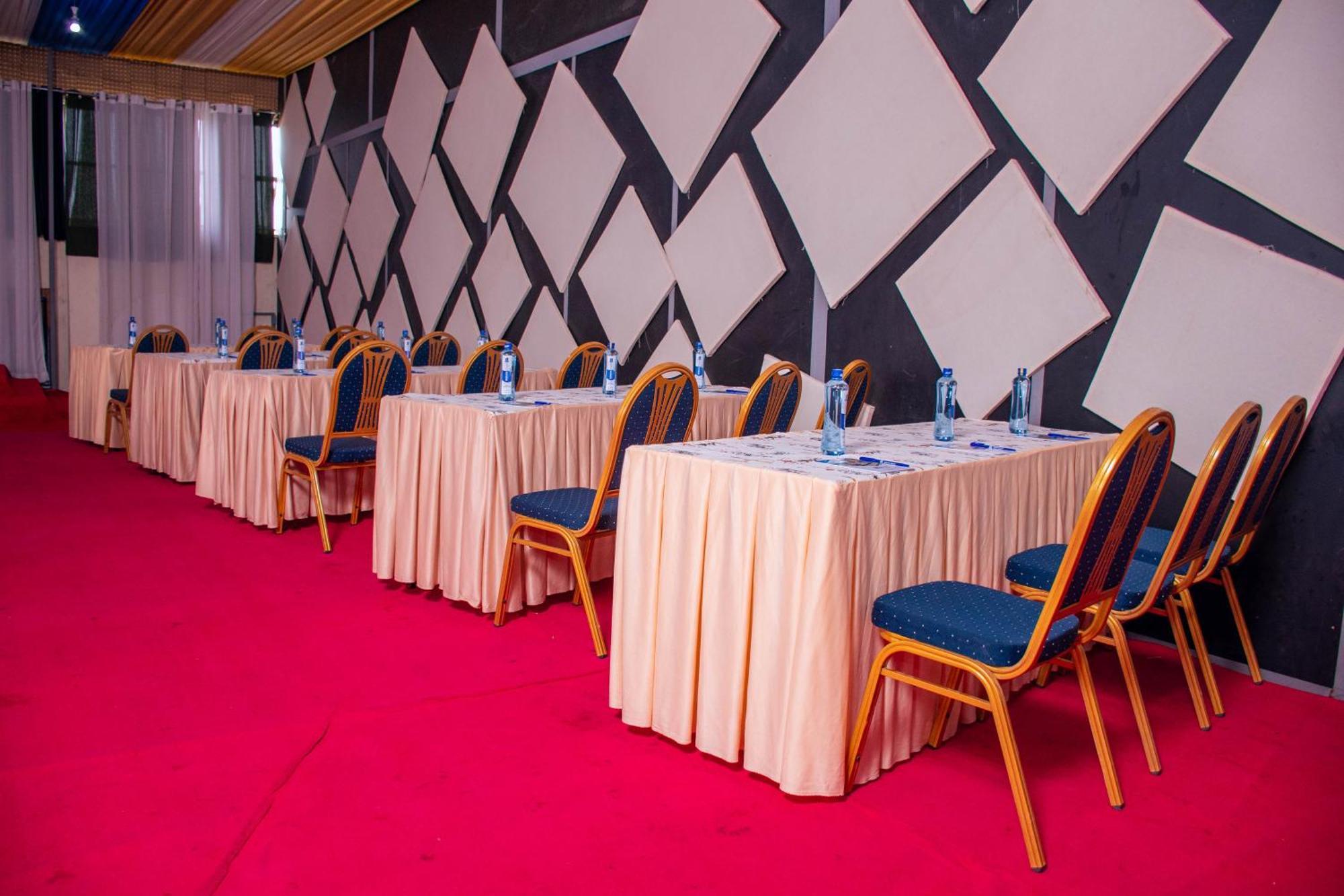 Buraha Zenoni Hotel And Resort Накуру Екстер'єр фото